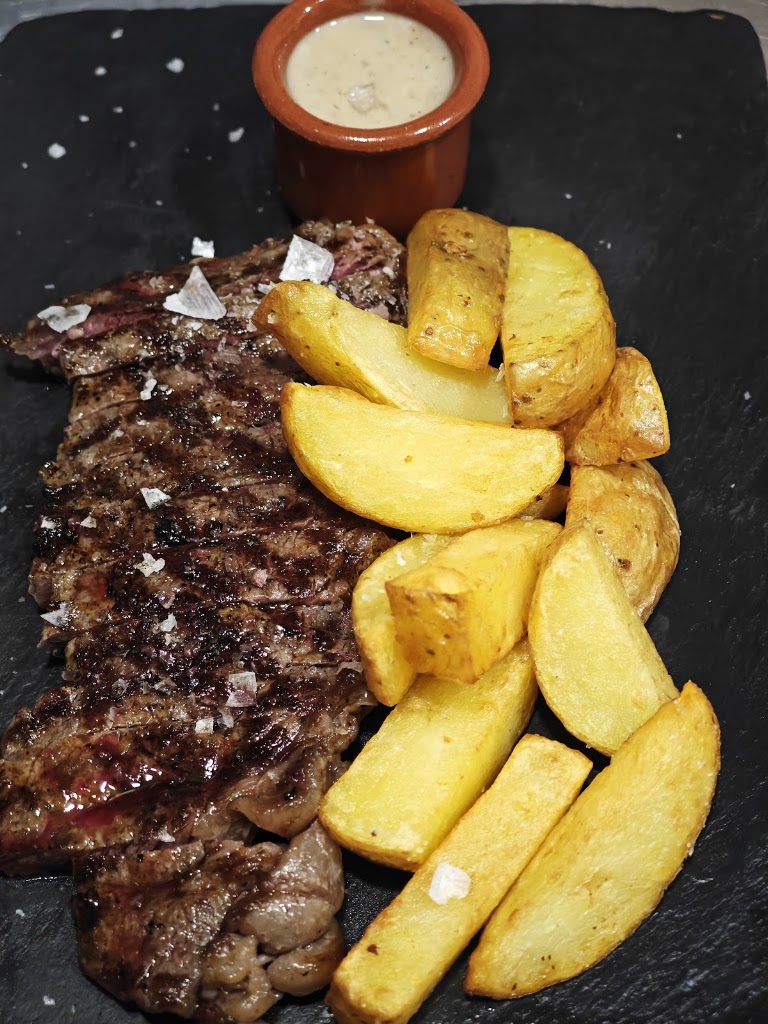 Taberna La Oliva — Comida y bebida