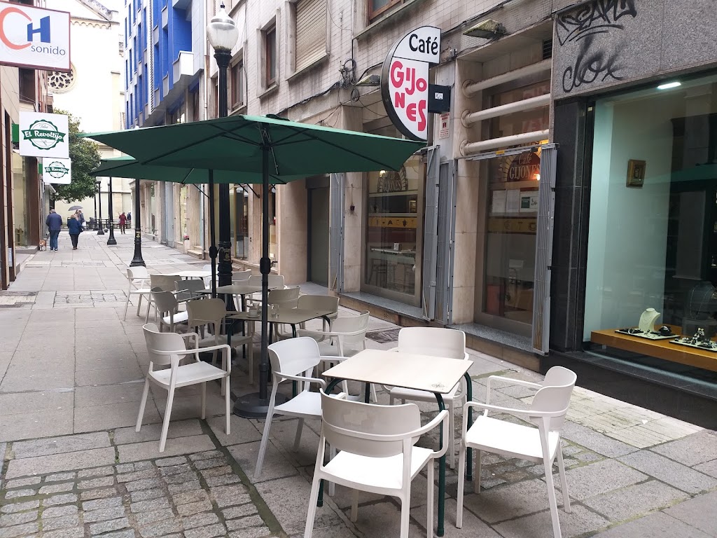Cafe Gijones — Ambiente