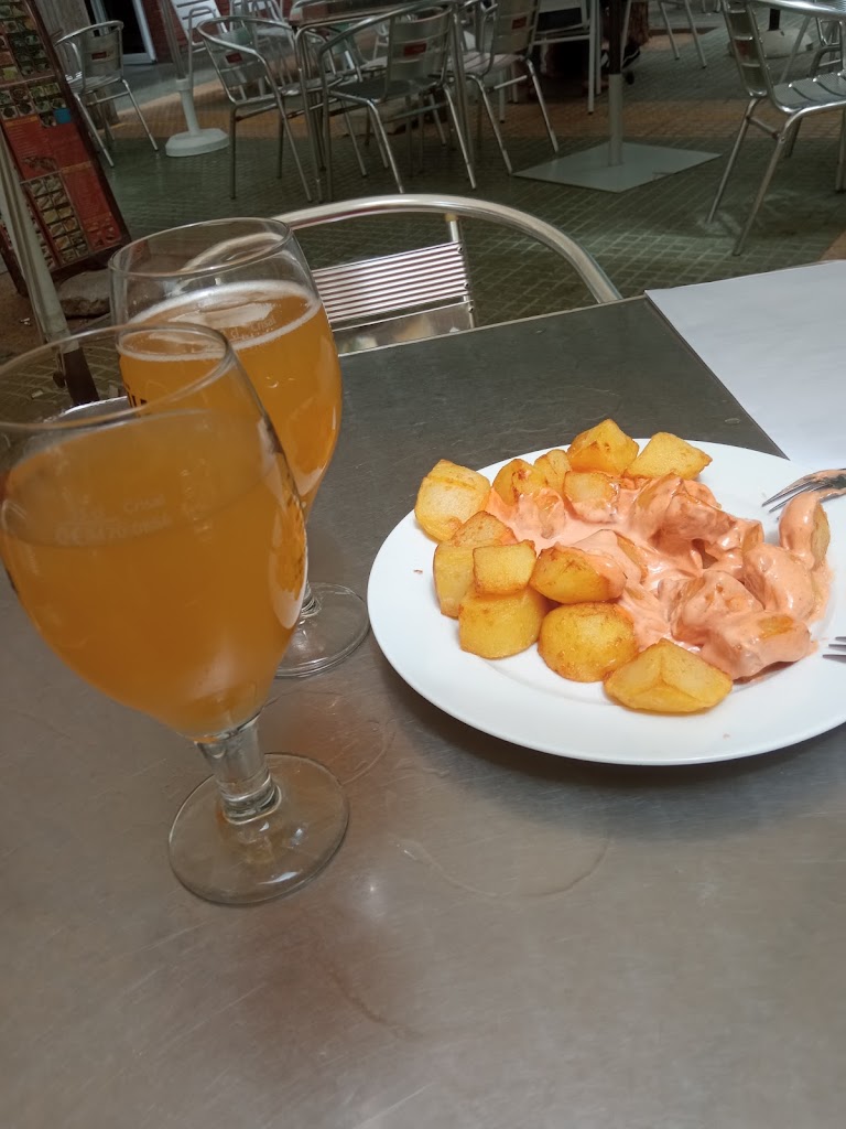 Llangardaix Bar — Comida y bebida