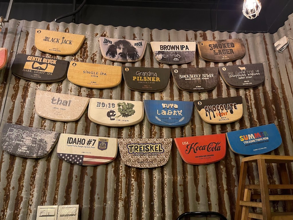 拾捌樓的小酒場 Sparrow Brewing beer bar Tainan 的照片