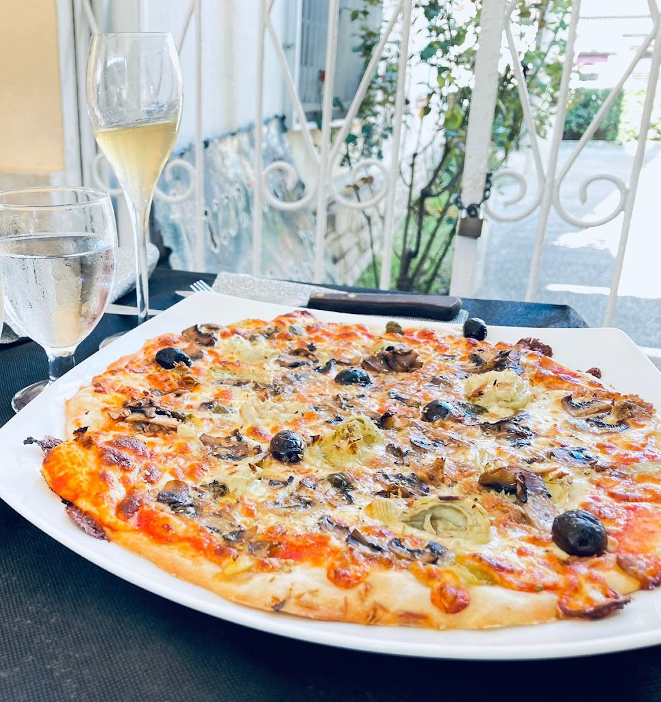 Restaurant Pizzeria Di Napoli — Pizza