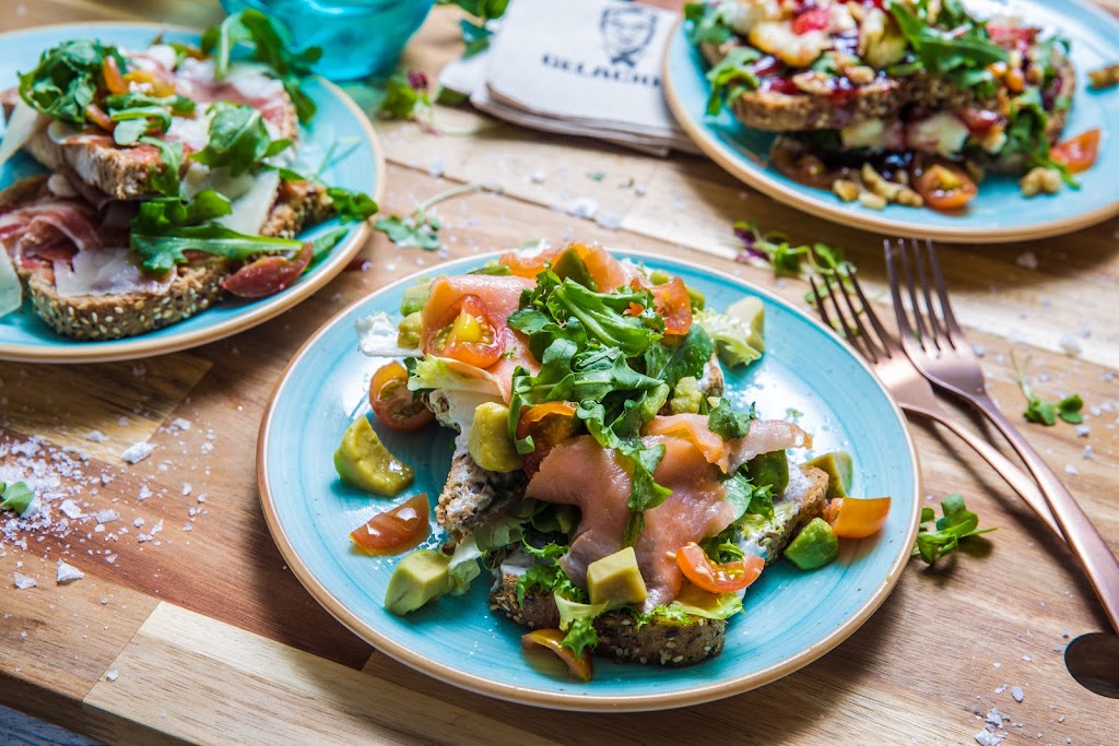 Gelacious: Restaurant Palmanova, Brunch, Cocktail Bar — Ensalada