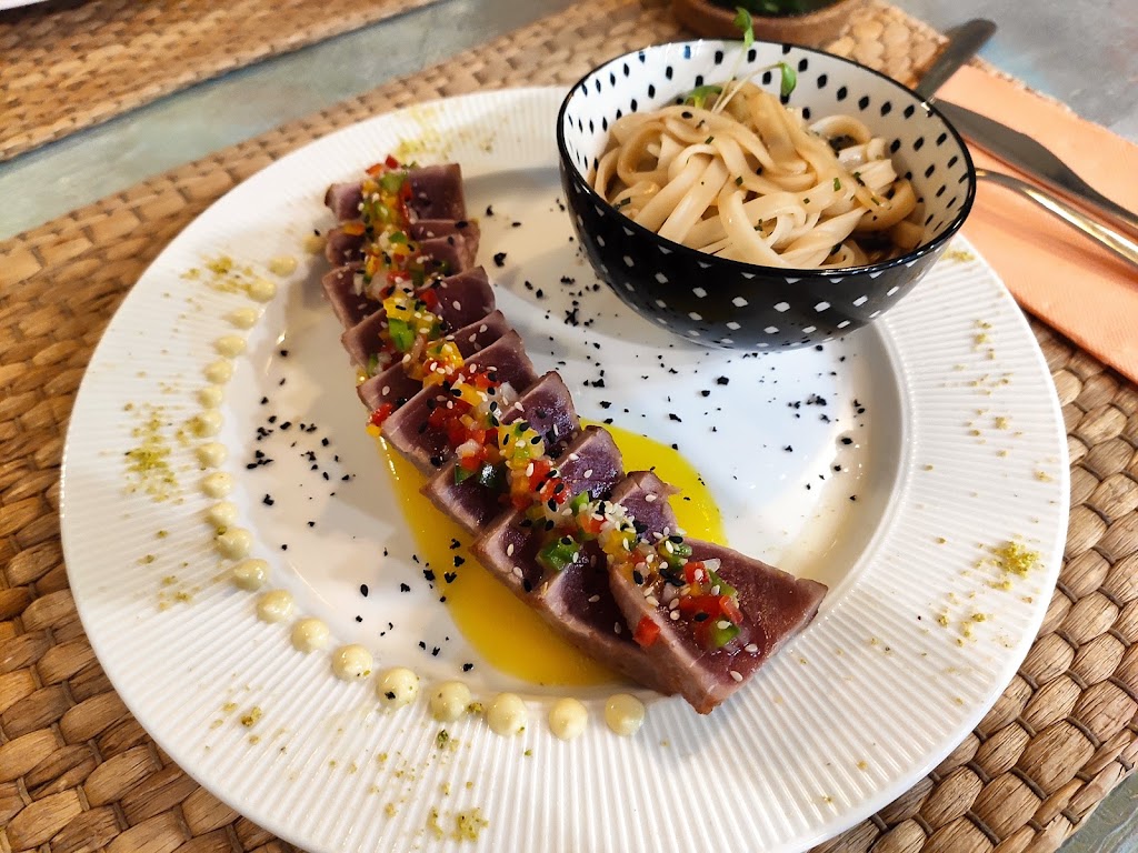 Akustito — Comida y bebida