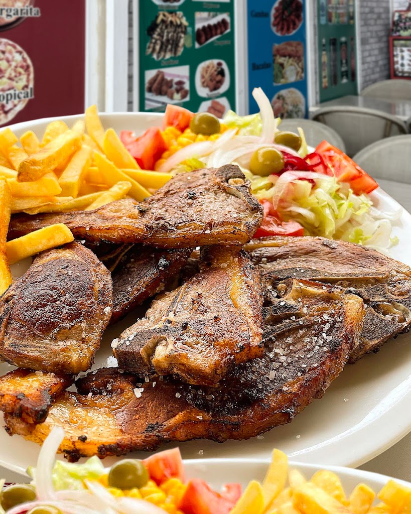 Eat Well Bar & Restaurant — Comida y bebida