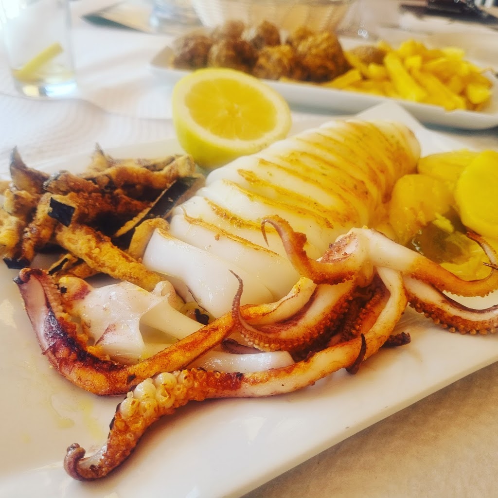 Meson Restaurante El Cazaor — Comida y bebida