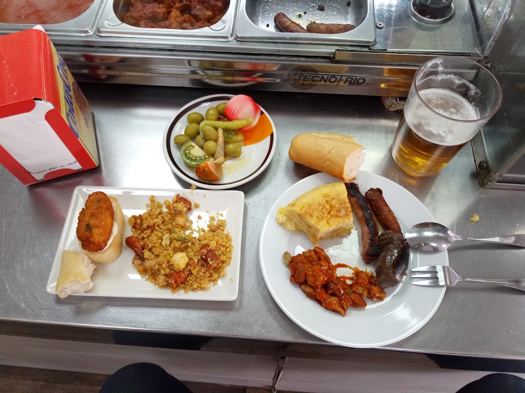 La cantina de la Ciudad Deportiva — Comida y bebida
