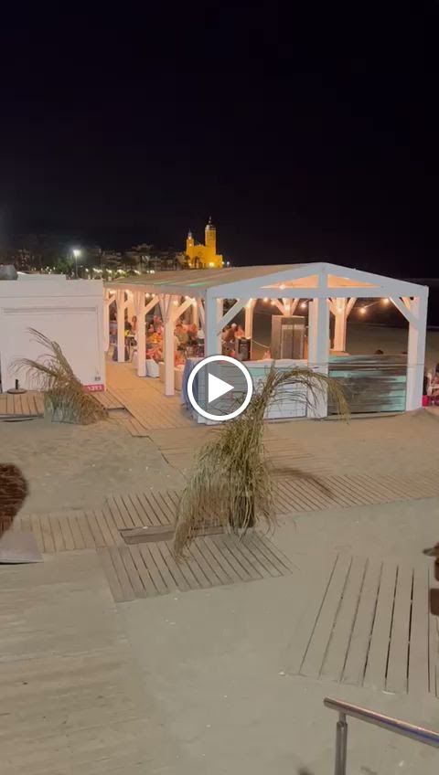 Sitges Republic — Ambiente