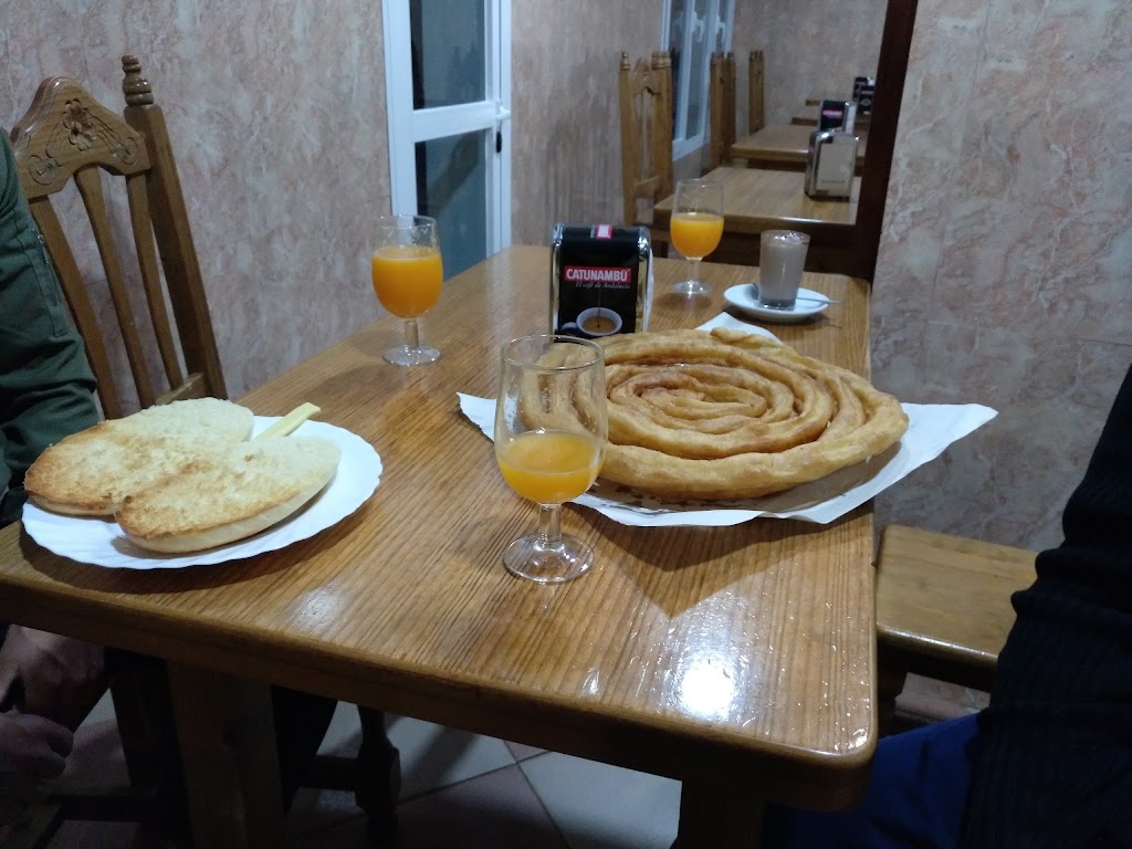 Cafeteria Churreria Dana — Comida y bebida
