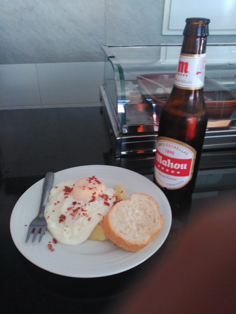 Bar Badajoz Cafeteria — Comida y bebida