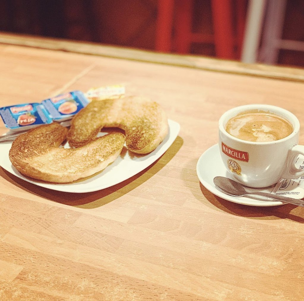 Bar la Tinaja — Comida y bebida