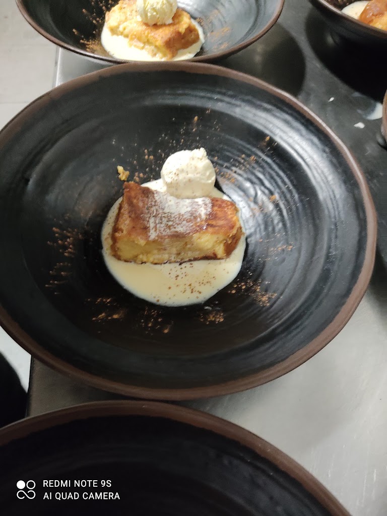Restaurante Victoria. — Comida y bebida