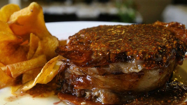 Nou Isalba Restaurant — Comida y bebida