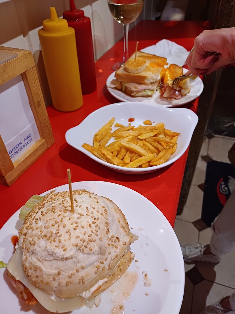 Alvarito's Bar — Papas fritas