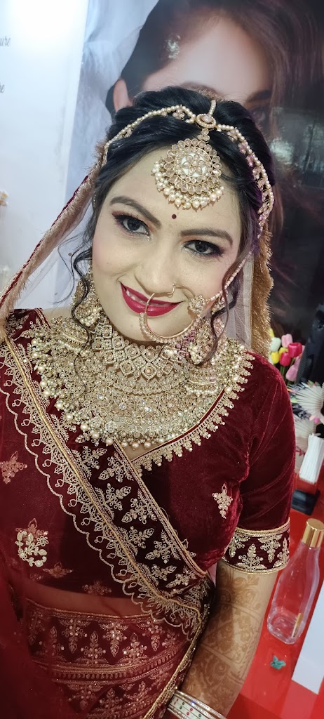 Shipra Makeover Beauty Salon Best Salon In Vrindavan Yojna Lucknow