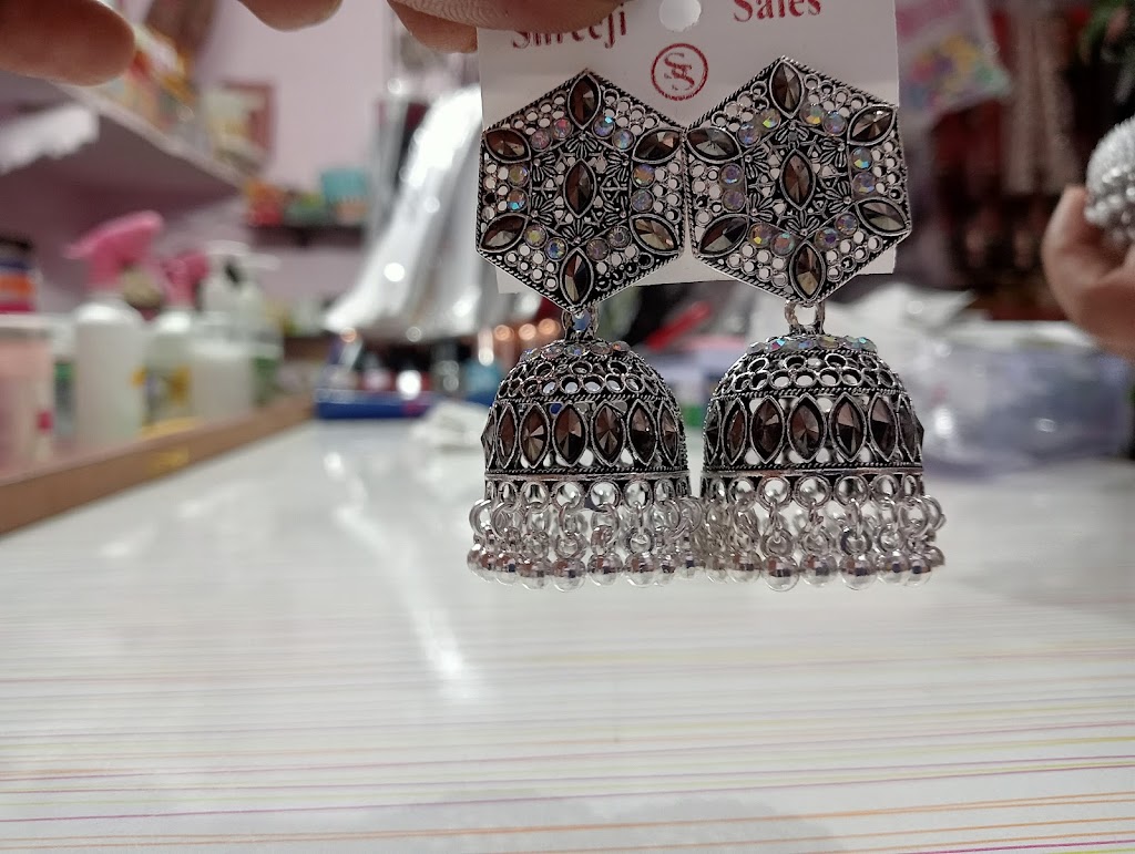 Aayat Beauty Parlour And Cosmetic Shop