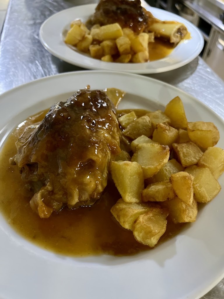 Hotel Restaurant Can Parera — Comida y bebida