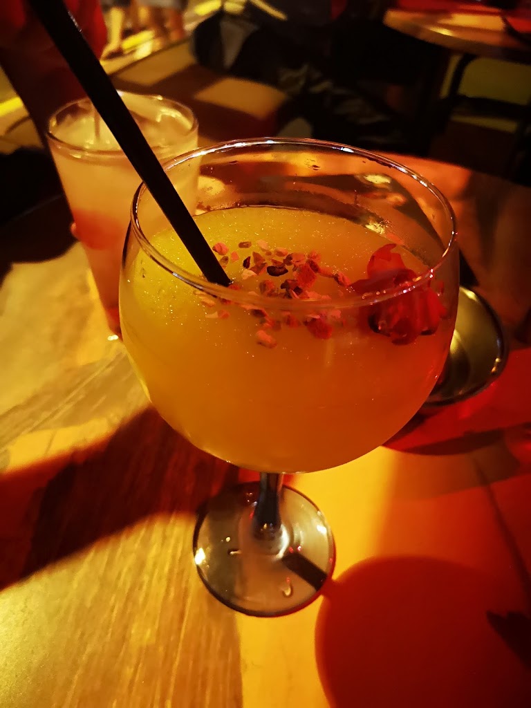 Bar La Calabaza Mecanica — Comida y bebida