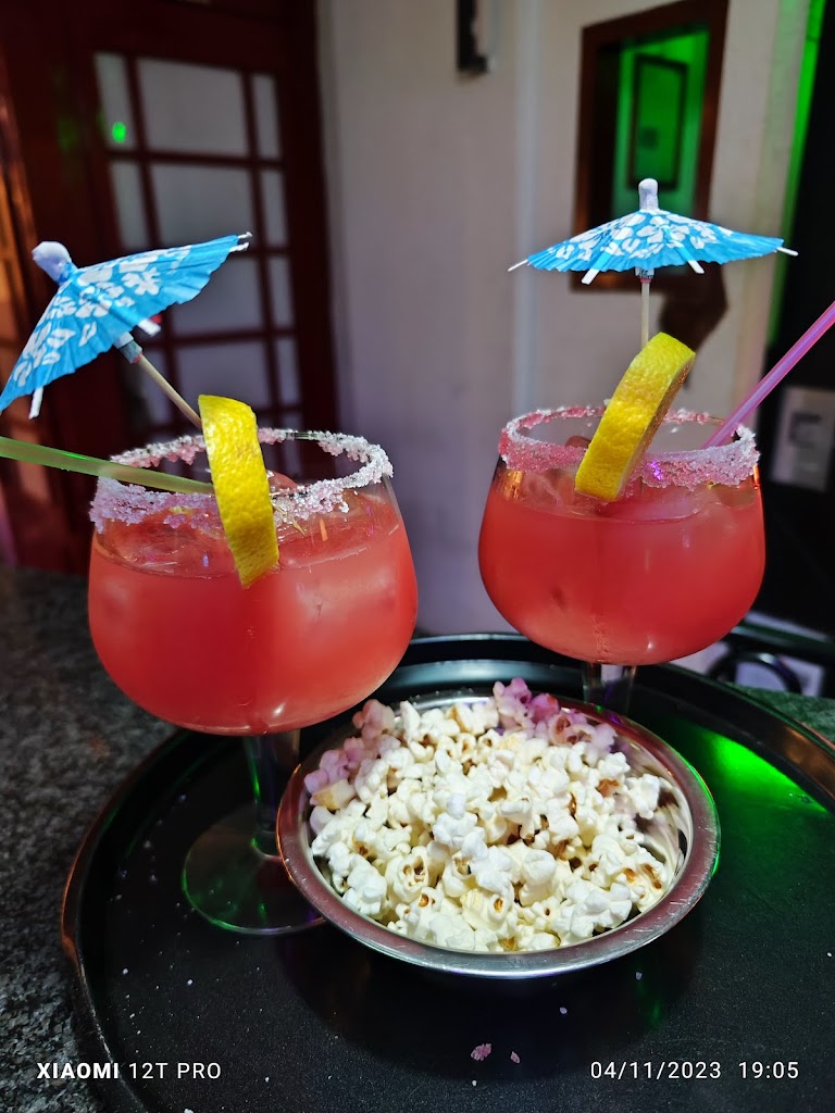 Bar transit cocteleria cerveceria — Comida y bebida