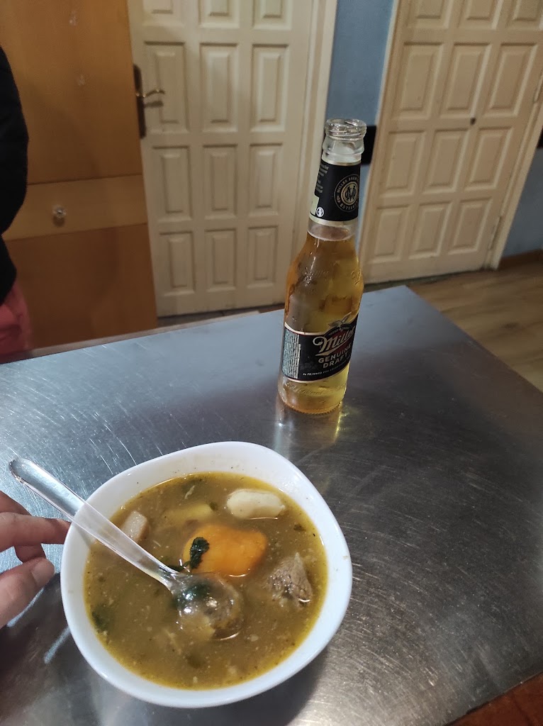 Bar Canela — Comida y bebida