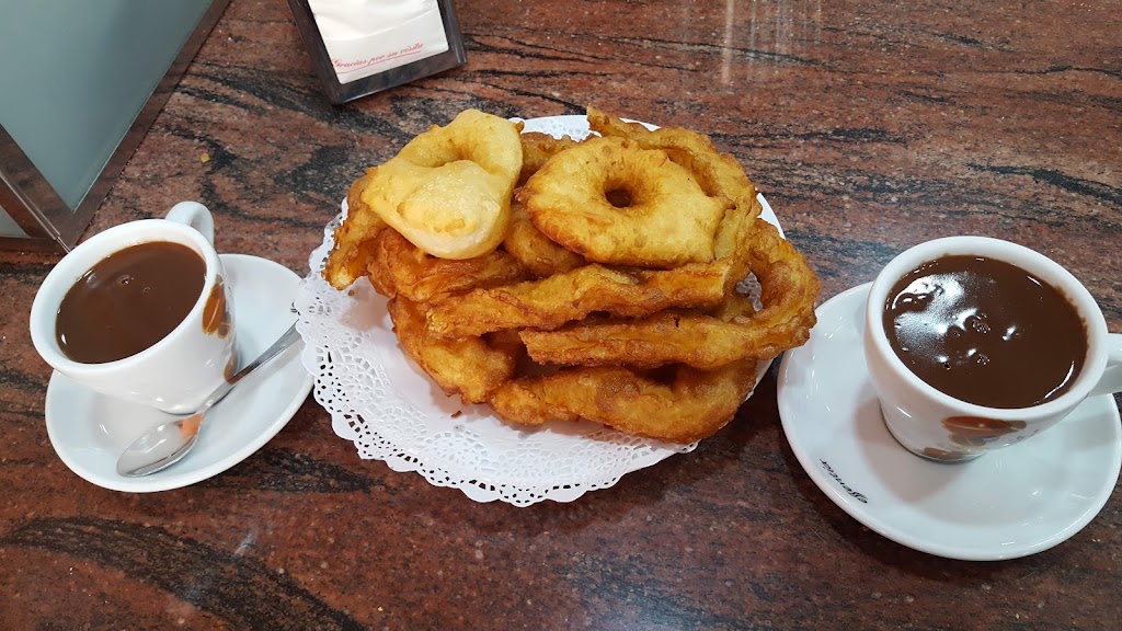 Churreria Del Muelle — Comida y bebida