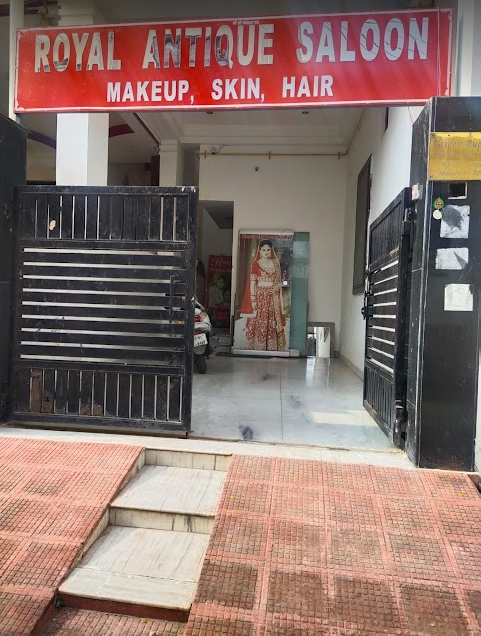 Royal Antique Salon Professional Make Up Artist