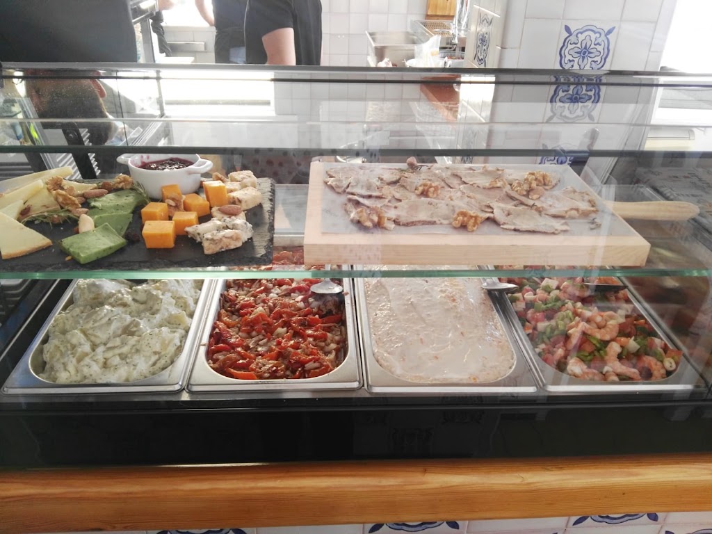 La esquinita de Juan — Comida y bebida