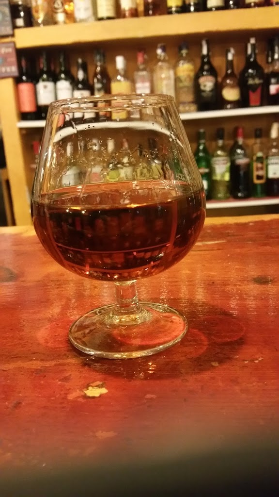 Retro Bar Cafe — Comida y bebida