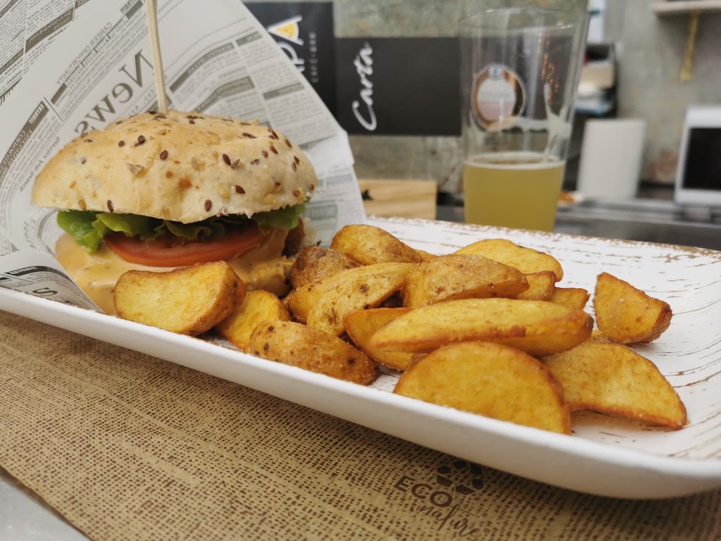 La Tapa Cafe Bar — Comida y bebida