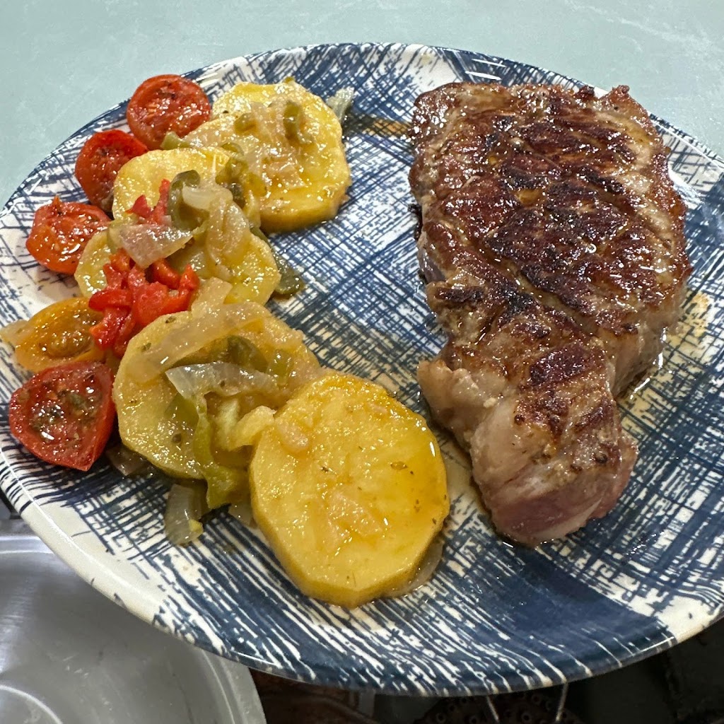 Tia Maria Cerveceria Freiduria — Comida y bebida