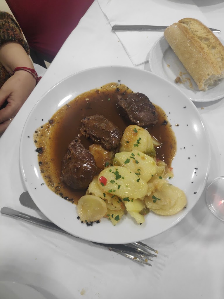 Taberna Val Vino — Comida y bebida