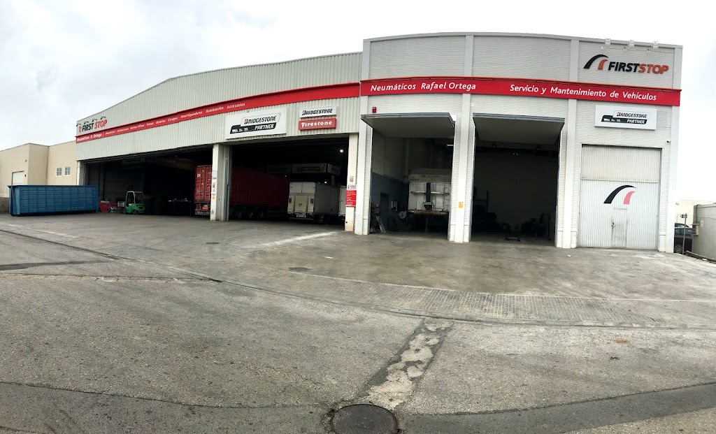 Neumaticos Ortega — Exterior