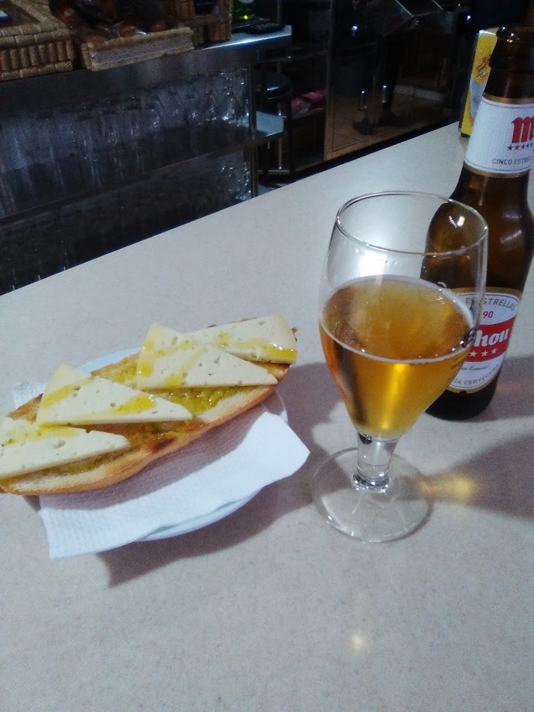 Bar Molina — Comida y bebida