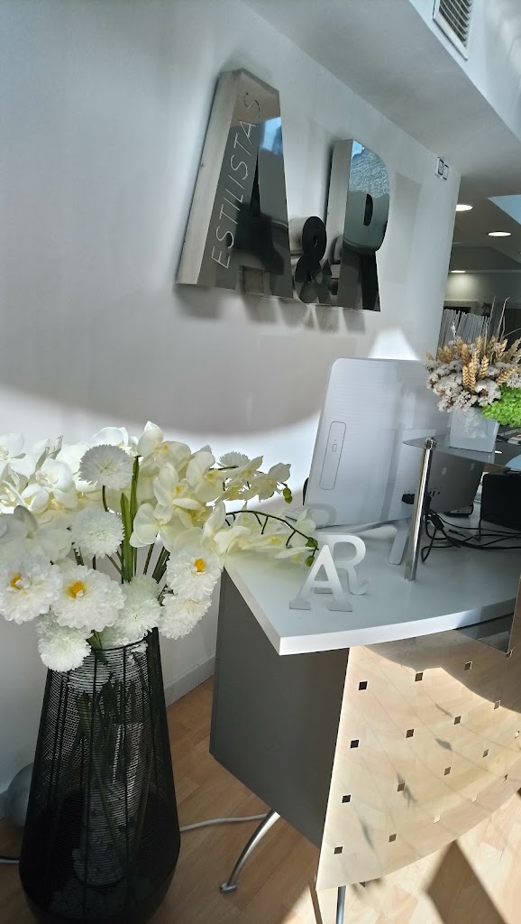PELUQUERIA A&R ESTILISTAS — Del propietario