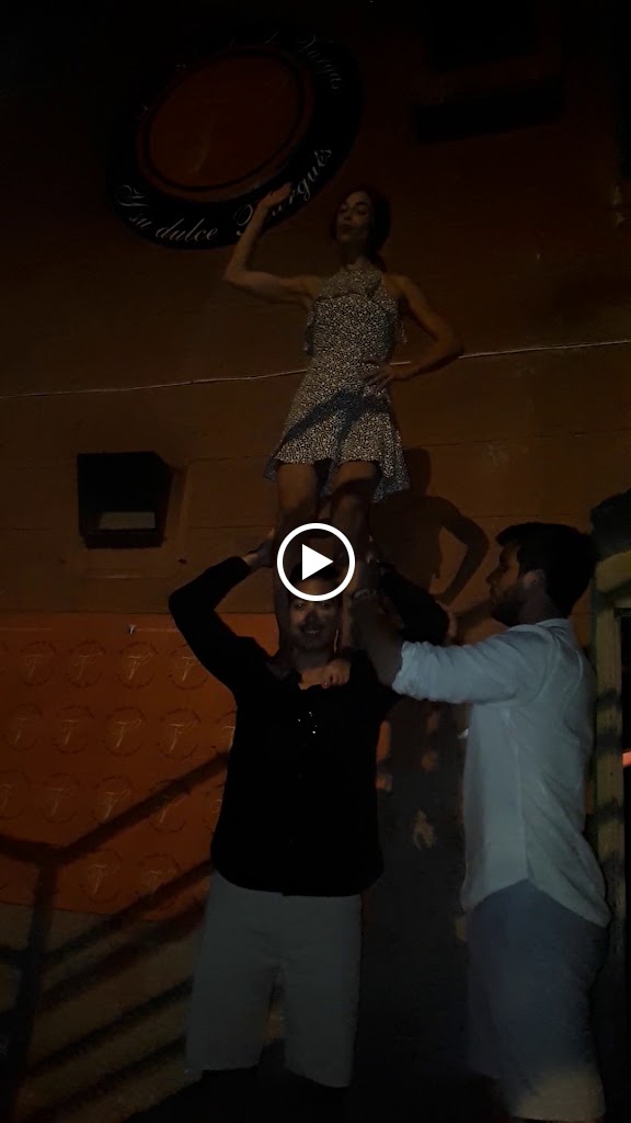 La Viuda De Vargas Y Su Dulce Burgues — Videos