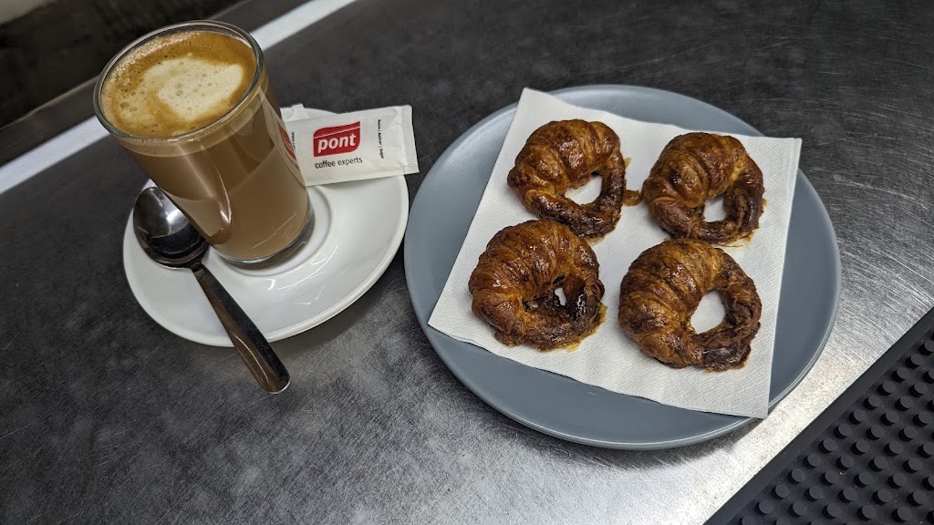 El Punt de Cafe — Comida y bebida
