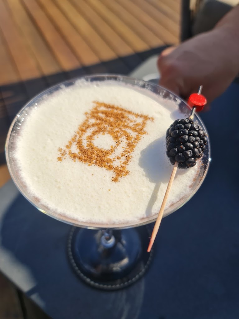 Patxi Troitino Terraza Cocktail Bar — Comida y bebida