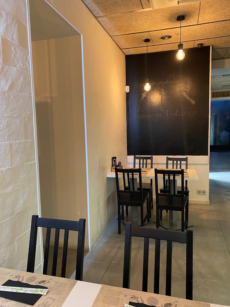 Izakaya fusion Sushi Bar | Santa Perpetua — Ambiente