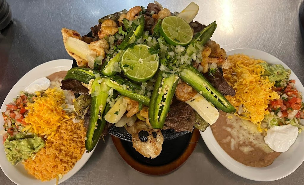  La Banvanera Restaurant & Cantina