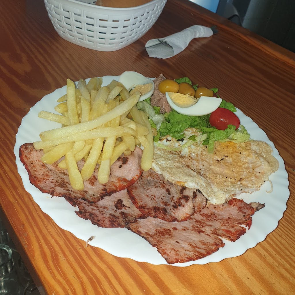Bar Cafeteria Chile — Comida y bebida