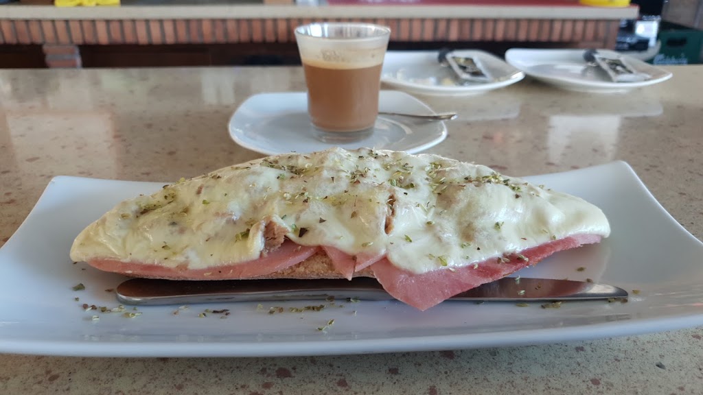 Cafeteria Bar EL CRUCE — Baguette