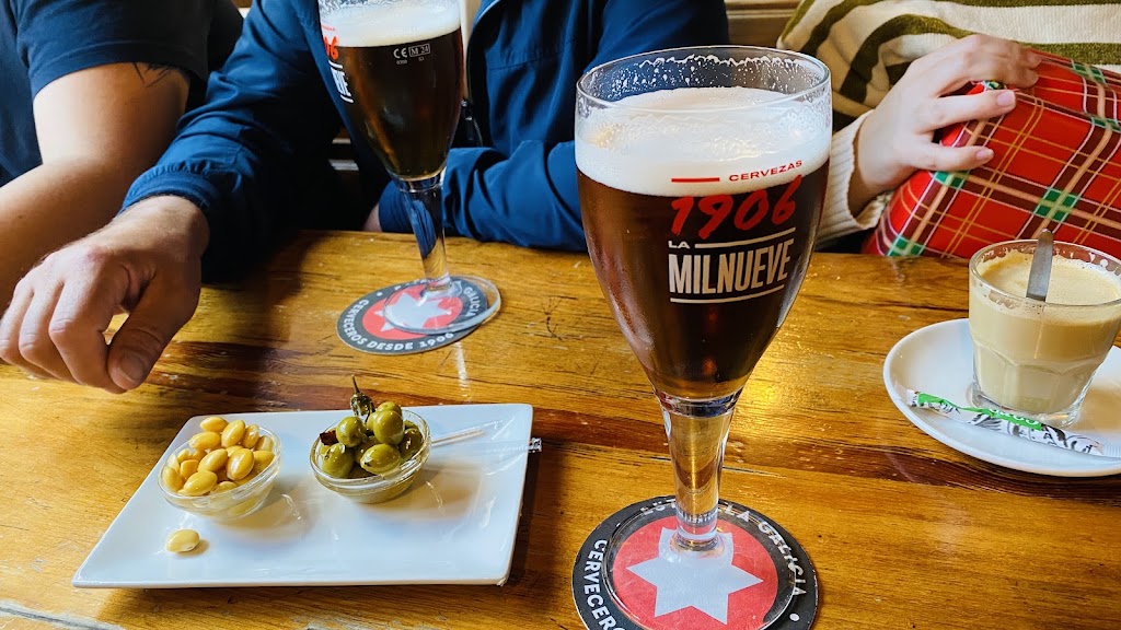 Bar La Tropical — Comida y bebida
