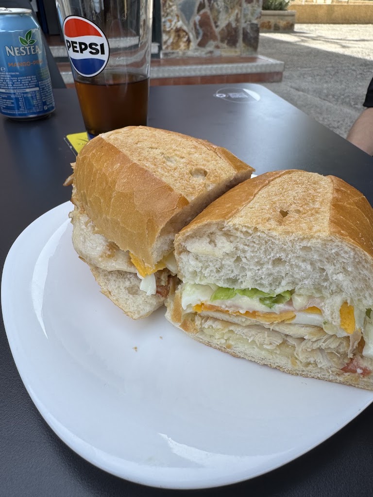 Bar cafeteria la Sirena lll — Comida y bebida