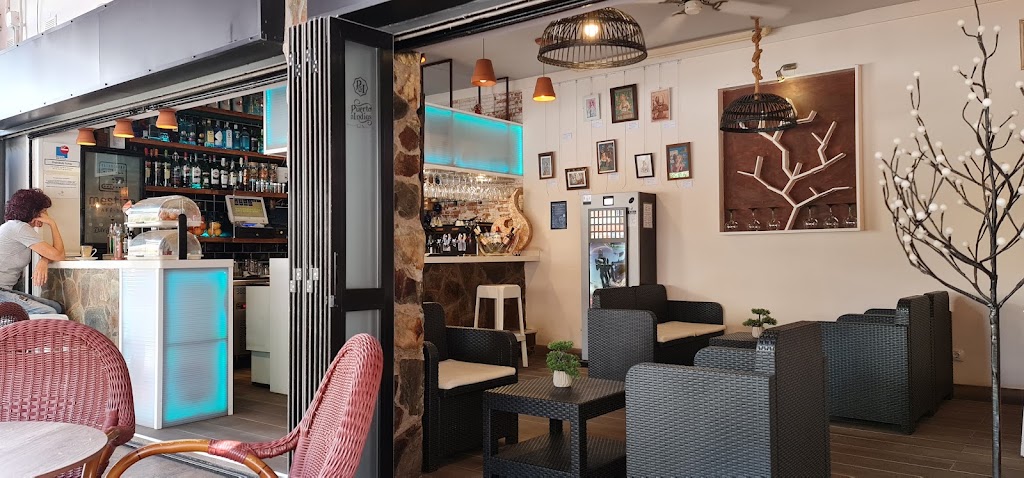 Mestizo Cafe Bar — Ambiente