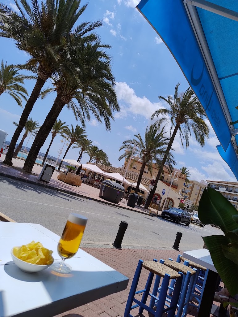 Cafe Mira Luna — Ambiente