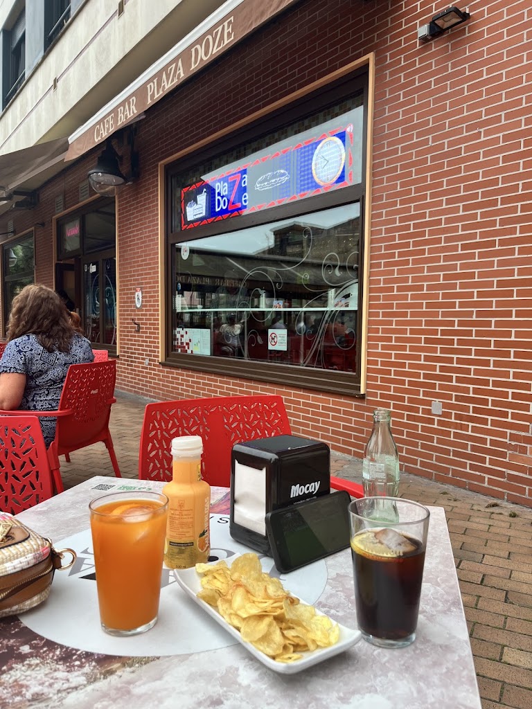 Cafe Plaza Doze — Comida y bebida