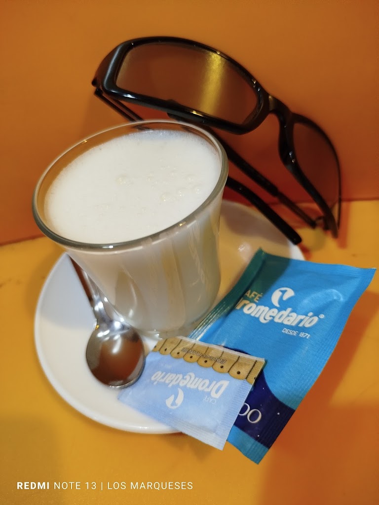 Bar Los Jardines — Comida y bebida