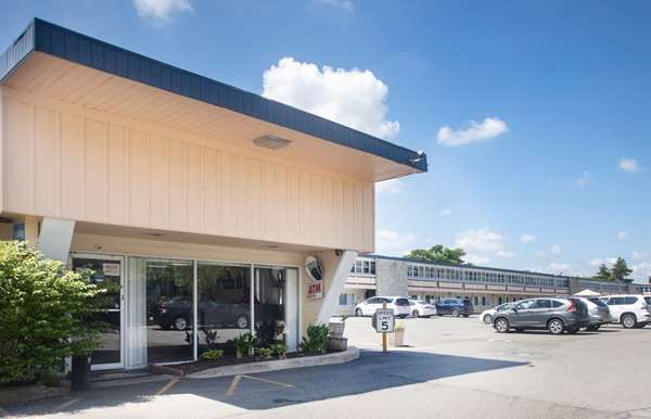 Days Inn by Wyndham Hicksville Long Island