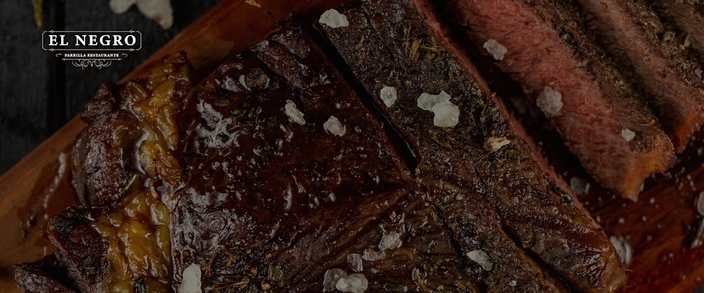 El Negro Parrilla Restaurante — Comida y bebida