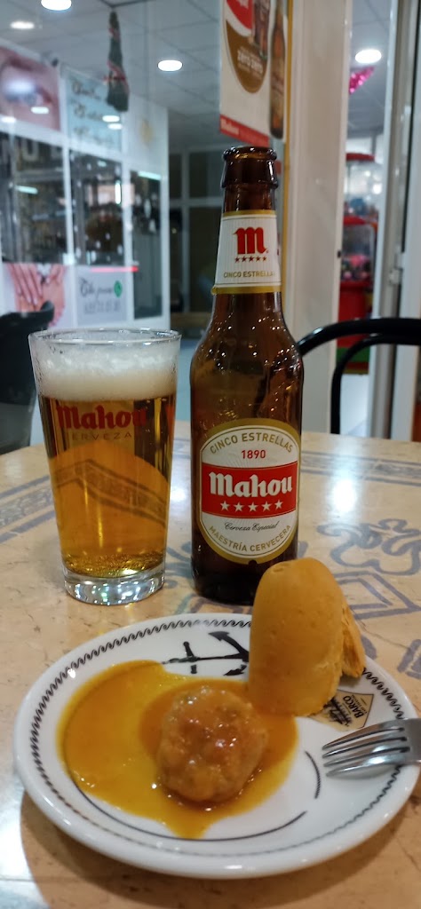 Bar La galeria centro comercial canguro — Comida y bebida