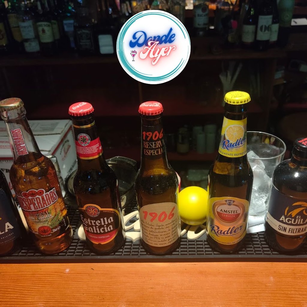 Pub DONDE AYER — Comida y bebida